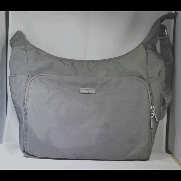 Baggallini Other - Baggallini gray travel bag